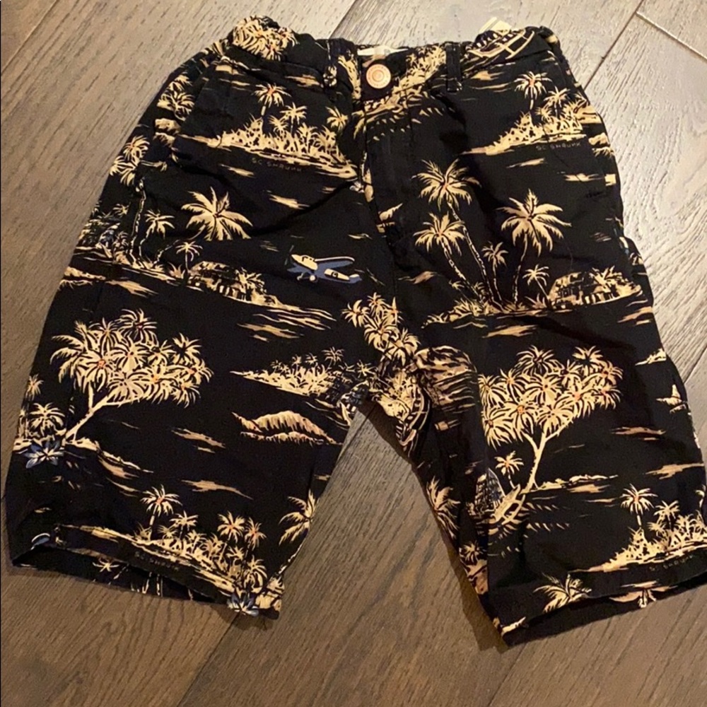 Like new boys shorts size 10 no stains